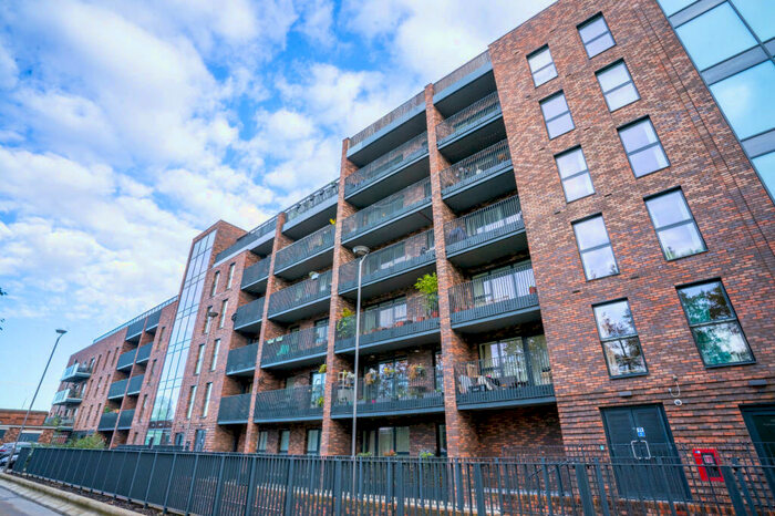 2 Bedroom Apartment To Rent In Purbeck Gardens, London, SE26
