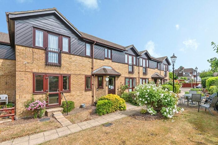 2 Bedroom Flat For Sale In Chapel Lodge, Upminster Road South, Rainham, RM13