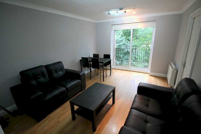2 Bedroom Flat To Rent In Deneside Court, Jesmond, NE2