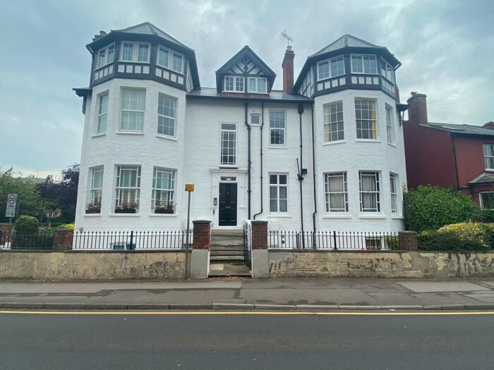 2 Bedroom Apartment To Rent In Tilehurst Road, Reading, Berkshire, RG1