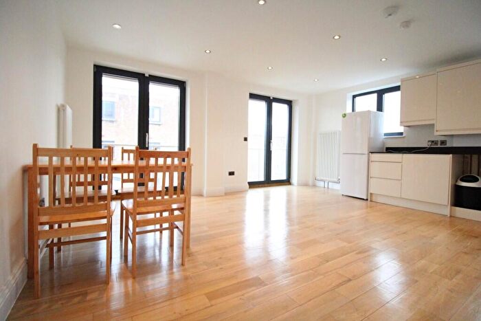2 Bedroom Apartment To Rent In Hoxton Street, London, N1