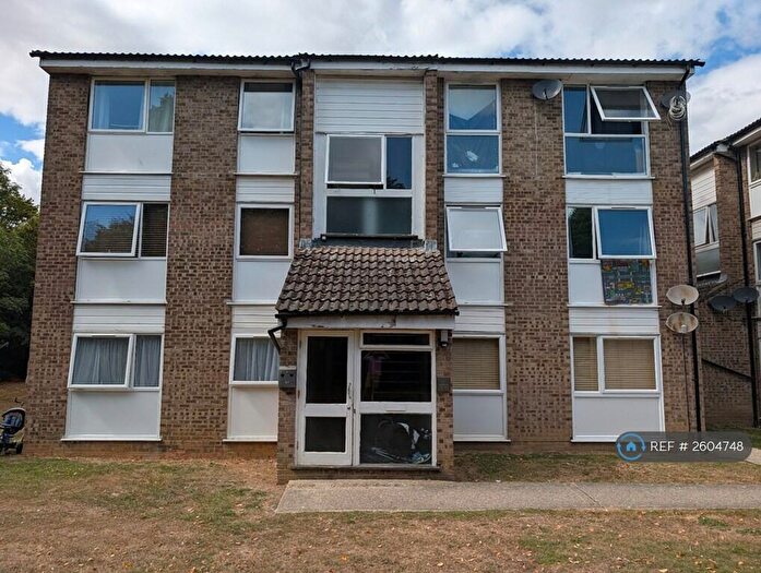2 Bedroom Flat To Rent In Foxglove Way, Chelmsford, CM1