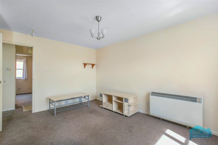 1 Bedroom Flat To Rent In Brendon Grove, London, N2