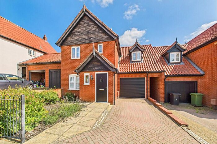 3 Bedroom Link Detached House For Sale In Eddington Way, Easton, Norwich, NR9