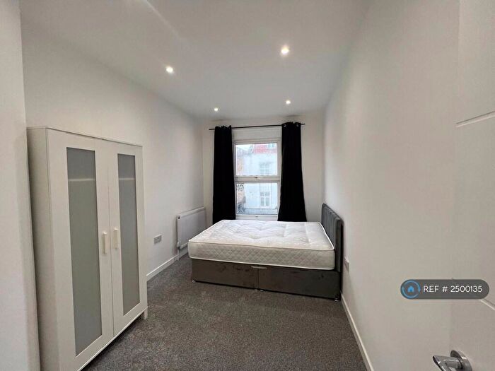 4 Bedroom Flat To Rent In Rye Lane, London, SE15