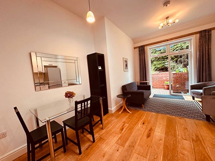 3 Bedroom Flat To Rent In Whitehall Park, London, N19