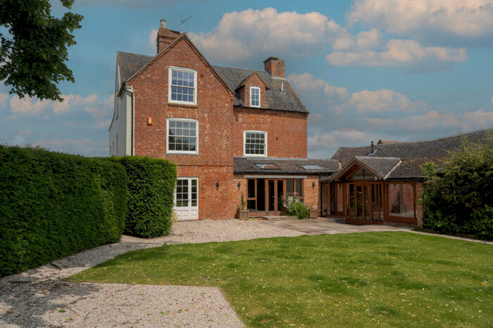 7 Bedroom Semi-Detached House To Rent In Banbury Road, Stratford-upon-Avon, CV37