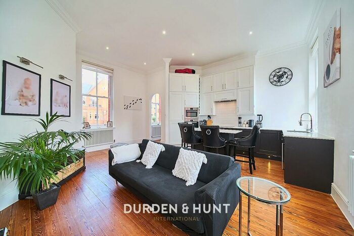 2 Bedroom Apartment For Sale In Devonshire House, Repton Park, IG8