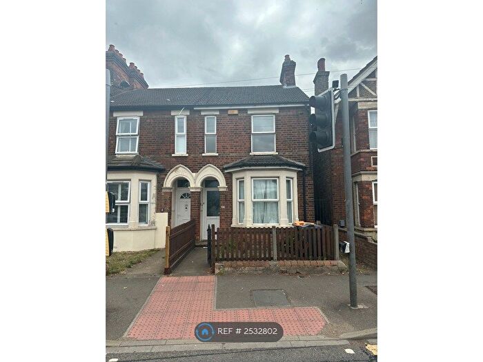 3 Bedroom Semi-Detached House To Rent In Ampthill Road, Bedford, MK42