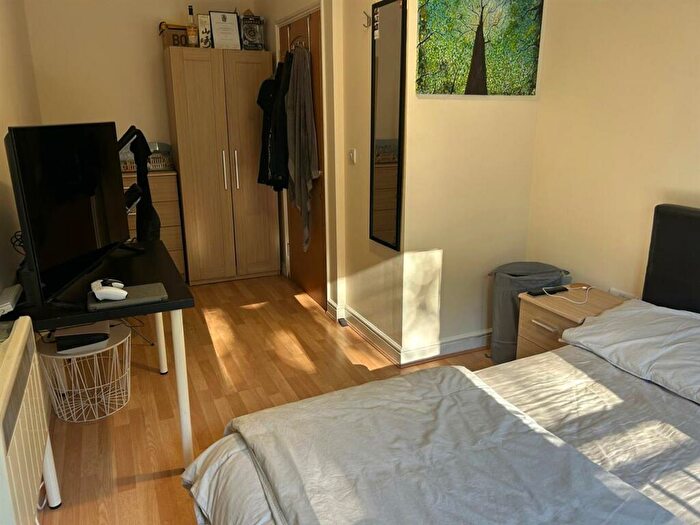 2 Bedroom Apartment For Sale In St Andrews Close, Canterbury, CT1