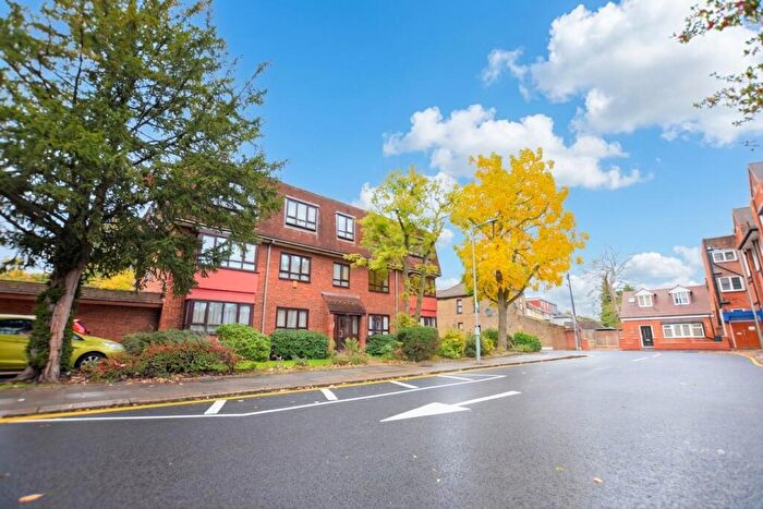 2 Bedroom Flat For Sale In Park Avenue, Ilford, IG1