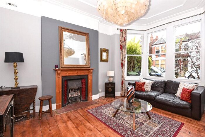 2 Bedroom Flat To Rent In Osborne Road, Palmers Green, London, N13