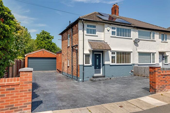 3 Bedroom Semi-Detached House For Sale In Hartdale Road, Thornton, L23