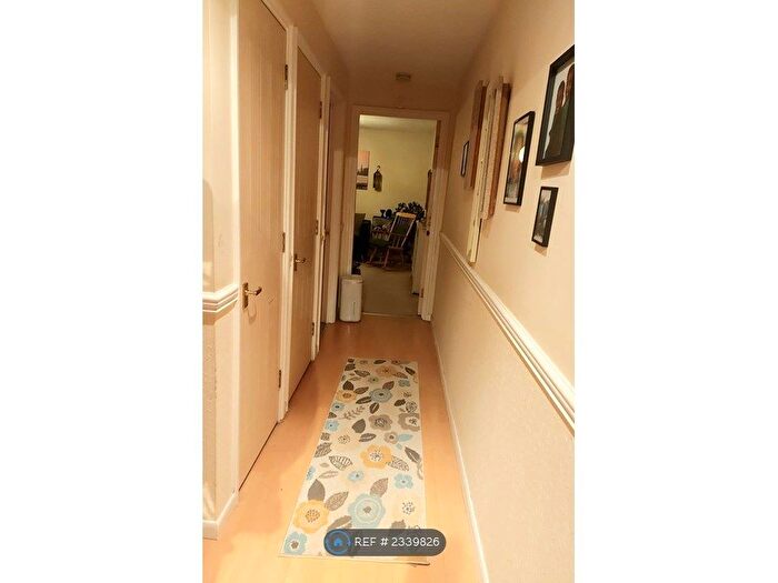 2 Bedroom Flat To Rent In Autumn Drive, Sutton, SM2