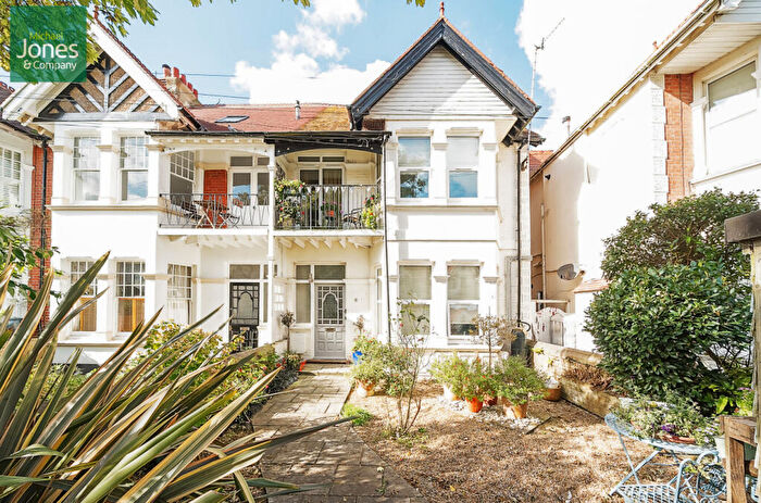 1 Bedroom Flat To Rent In St. Georges Road, Worthing, West Sussex, BN11