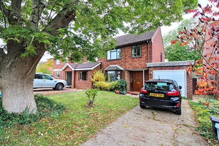 3 Bedroom Semi Detached House For Sale In Leaves Spring, Stevenage, SG2