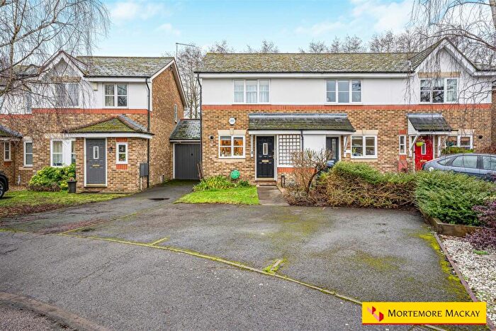 2 Bedroom House For Sale In Anderson Close, London, N21