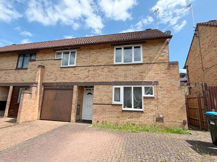 3 Bedroom Semi Detached House To Rent In Edmund Court, Shenley Church End, Milton Keynes, MK5