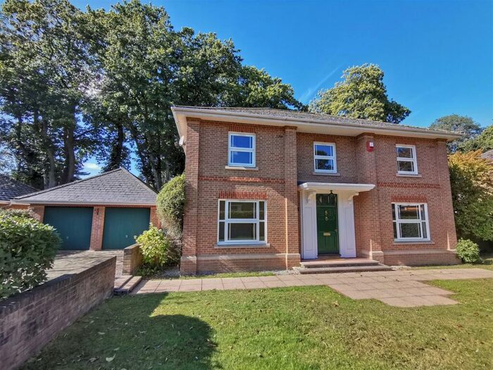 4 Bedroom Detached House To Rent In Badgers Walk, Ferndown, BH22