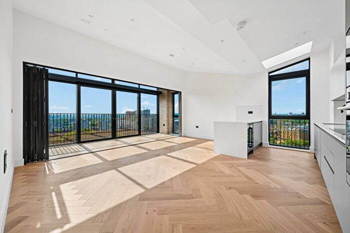 3 Bedroom Flat To Rent In Graphite Square, Worgan Street, London, SE11
