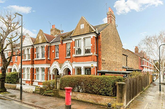 3 Bedroom Maisonette To Rent In Southfield Road, London, W4