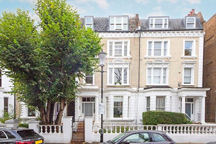 3 Bedroom Flat To Rent In Elsham Road, London, W14