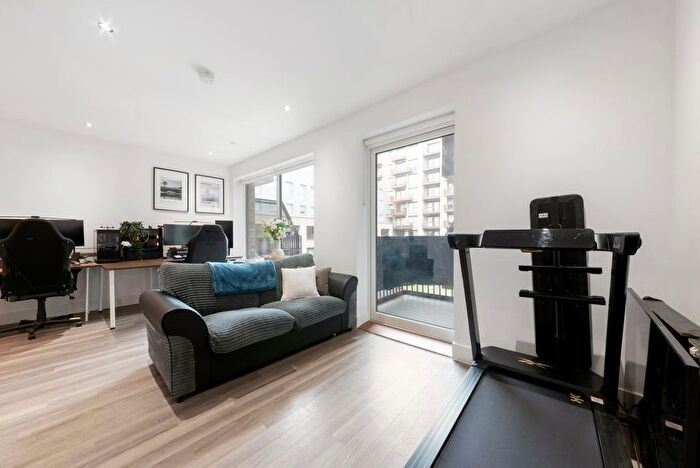 1 Bedroom Flat For Sale In Wray Avenue, London, E16