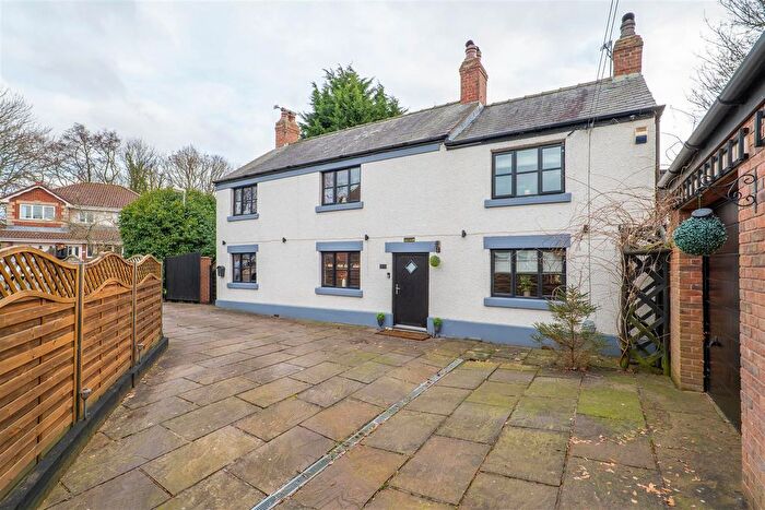4 Bedroom Detached House For Sale In Leyland Lane, Leyland, PR25