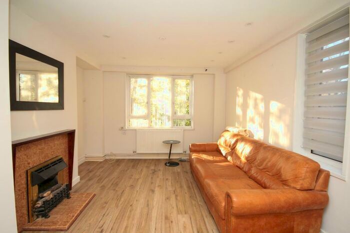 2 Bedroom Flat To Rent In Clifton Road, Islington, London, N1
