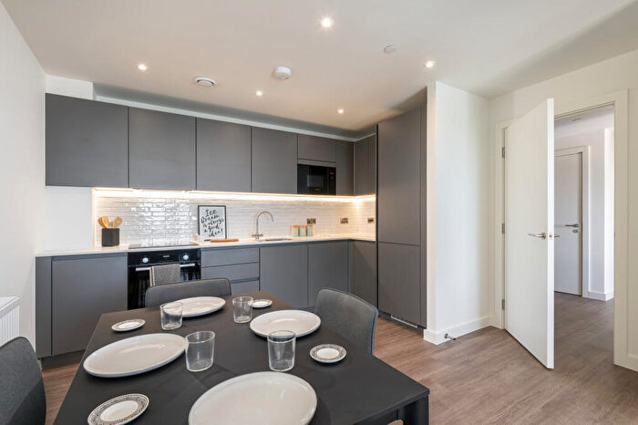 2 Bedroom Apartment To Rent In Emporium House West, Tilling Courtyard, Weldale Street, Reading, Berkshire, RG1