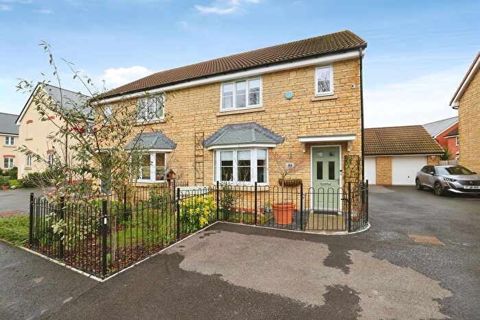 3 Bedroom Semi Detached House For Sale In Winchcombe Avenue, Devizes, SN10