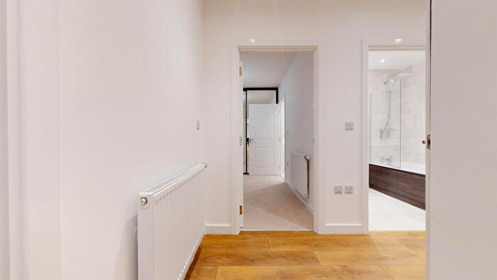 2 Bedroom Apartment To Rent In Mahindra Way, Beckton, London, E6