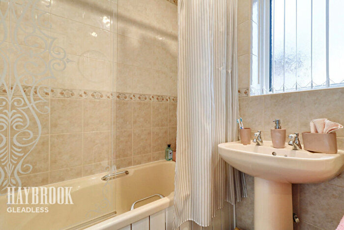 2 Bedroom Detached Bungalow For Sale In Hollinsend Road, Sheffield, S12