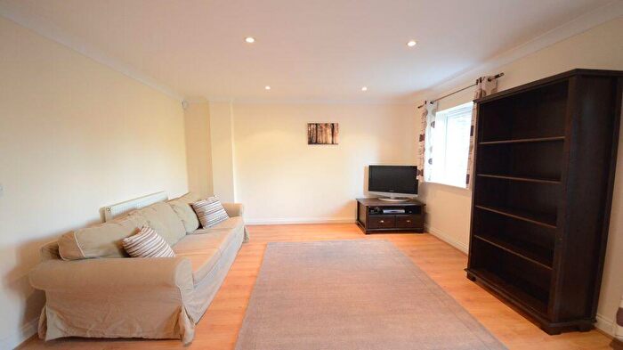 3 Bedroom Semi-Detached House To Rent In Heather Hill Close, Earley, RG6