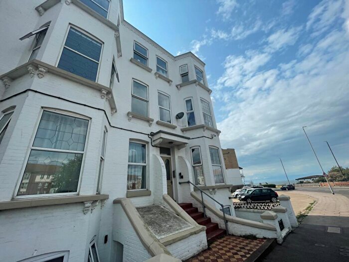 2 Bedroom Flat To Rent In Queens Parade, Margate, CT9