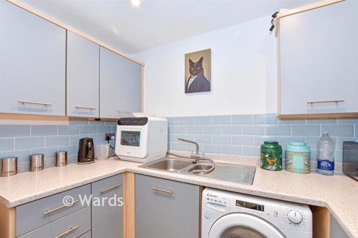 2 Bedroom Maisonette For Sale In Wharfdale Square, Tovil, Maidstone, Kent, ME15