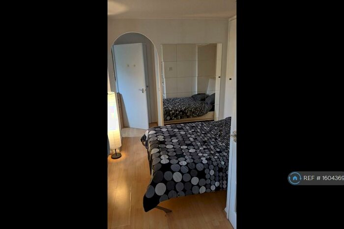 Studio To Rent In Myers Lane, London, SE14