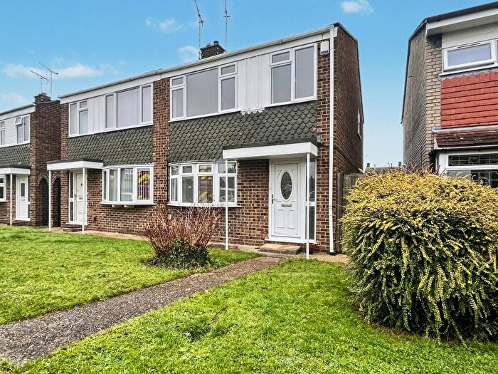 3 Bedroom Semi Detached House To Rent In Hendon Close, Wickford, SS12