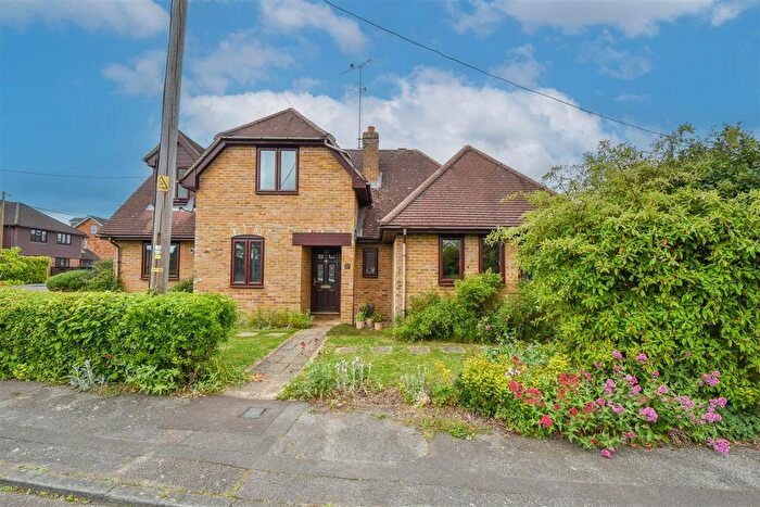 3 Bedroom Detached House For Sale In Peartree Lane, Doddinghurst, Brentwood, CM15