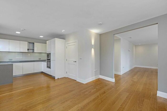 3 Bedroom Flat To Rent In Devonshire Street, Marylebone, W1G