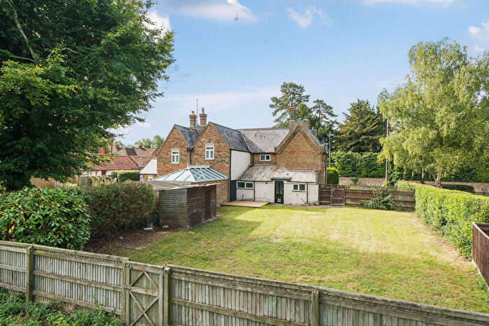 3 Bedroom Semi-Detached House To Rent In The Street, Crowmarsh Gifford, Wallingford, Oxfordshire, OX10