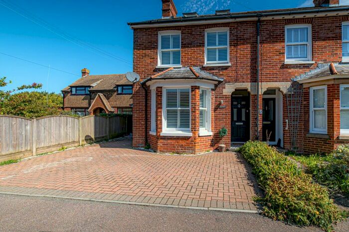 3 Bedroom Semi-Detached House For Sale In The Street, Staple, CT3