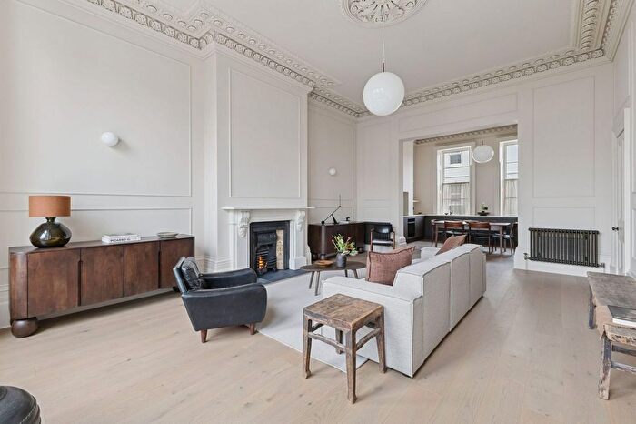 2 Bedroom Flat For Sale In The Park, Melrose, GL50