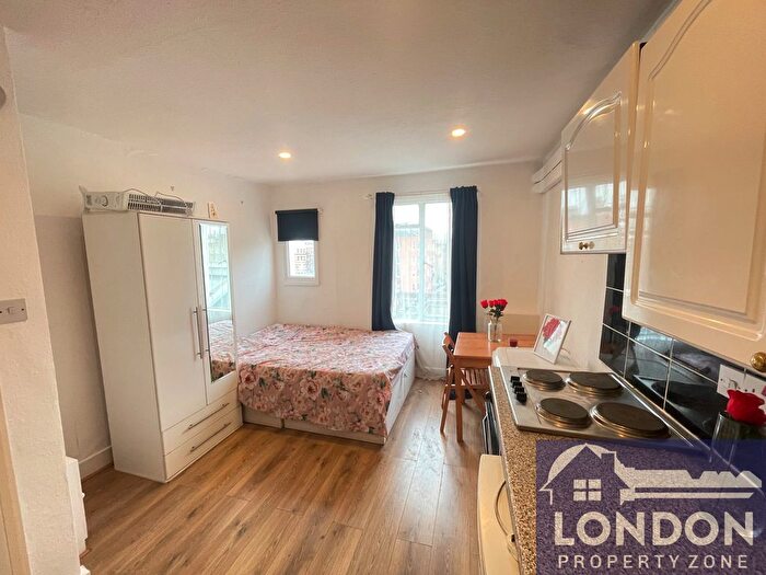 Studio To Rent In Penywern Road, Earls Court, London, SW5
