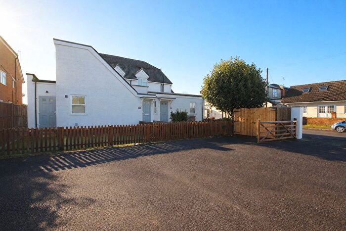 1 Bedroom Flat For Sale In Staines Road West, Sunbury-On-Thames, TW16