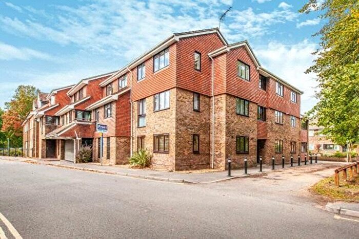 1 Bedroom Flat To Rent In Leacroft, Staines-Upon-Thames, Surrey, TW18