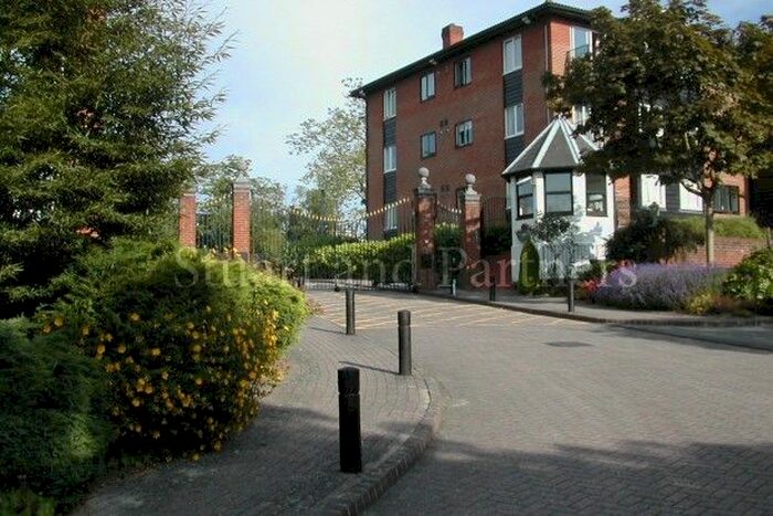 2 Bedroom Flat To Rent In Great Heathmead, Haywards Heath RH16