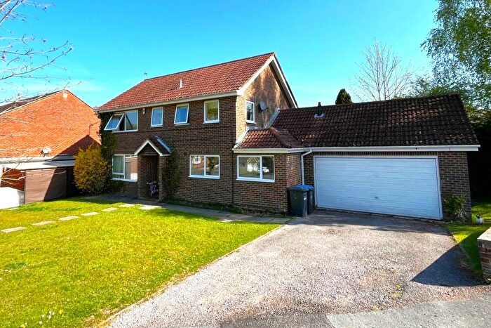 4 Bedroom Detached House To Rent In Hill House Close, Turners Hill, RH10