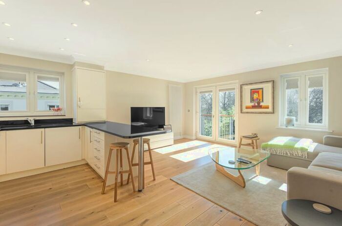 2 Bedroom Apartment To Rent In Cedar Court, Ascot, SL5