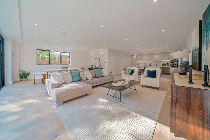 4 Bedroom Detached House For Sale In Mount Ephraim Road, London, SW16